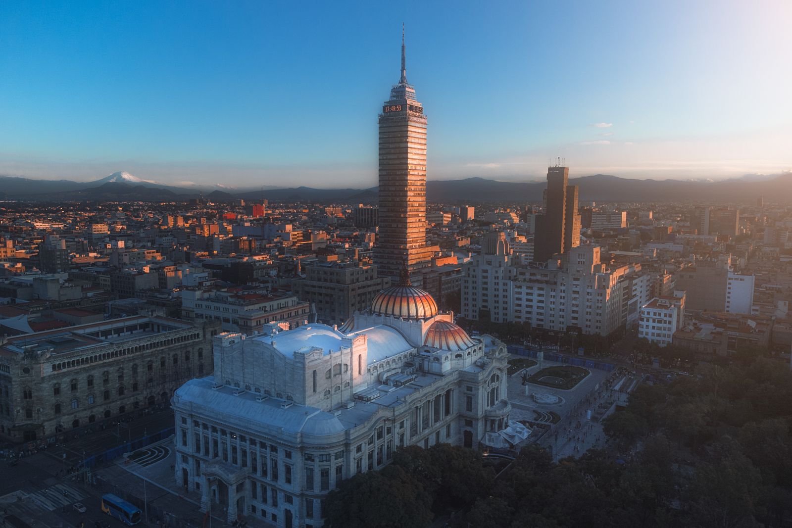 La Torre Latinoamericana au coucher du soleil, à Mexico