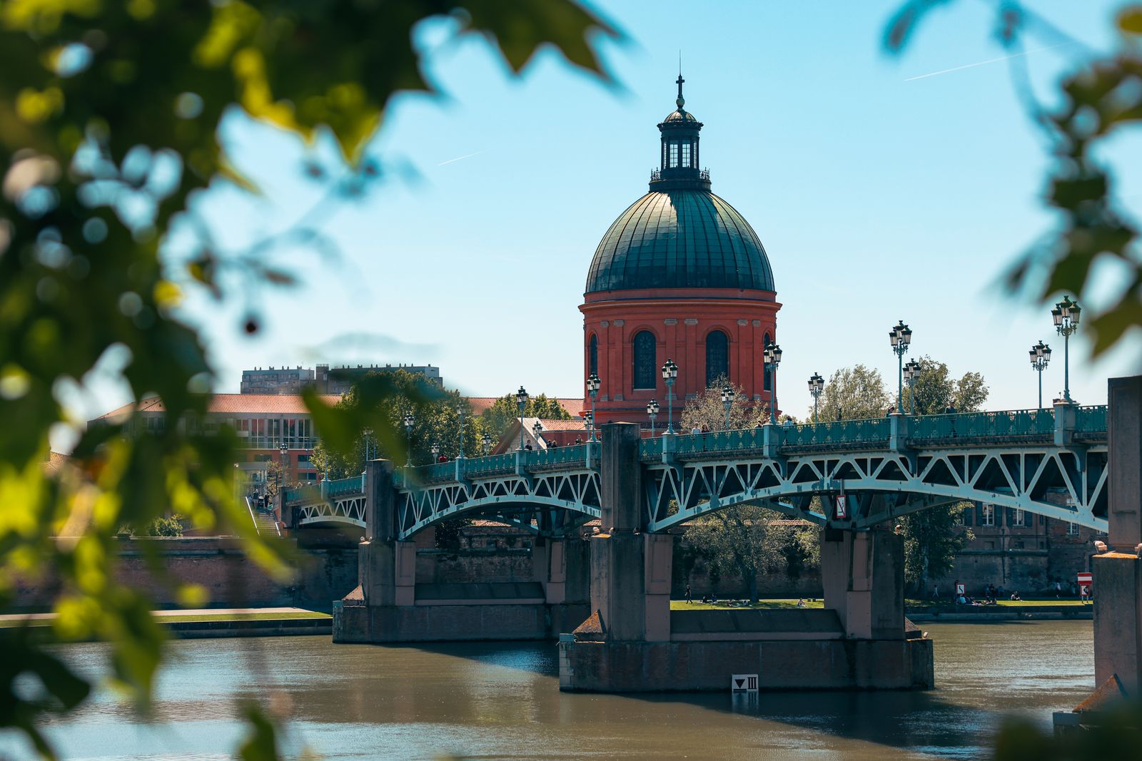 Le pont Saint-Pierre et le dôme de la Grave à Toulouse